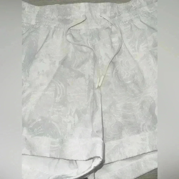 Lululemon Spring Break Away Short *4-way Stretch 3"
Eternal Wave White size 4 - Picture 8 of 13